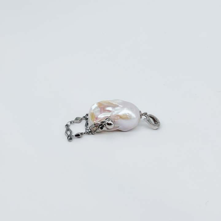 Natural Freshwater Baroque Pearl 'Rhombic Yoke' Pendant｜Cyber Sea Pearl