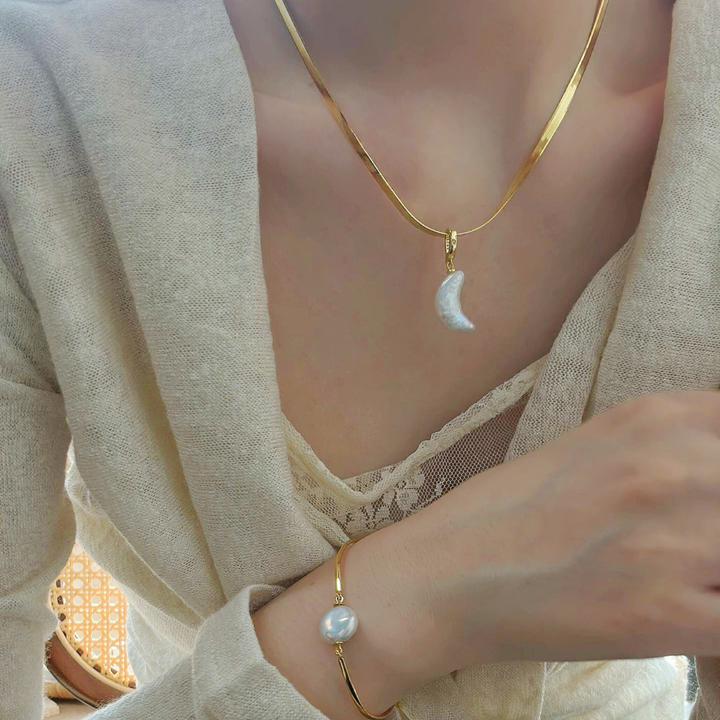 Moon-Shaped Baroque Freshwater Pearl Snake Bone Necklace｜Cyber Sea Pearl
