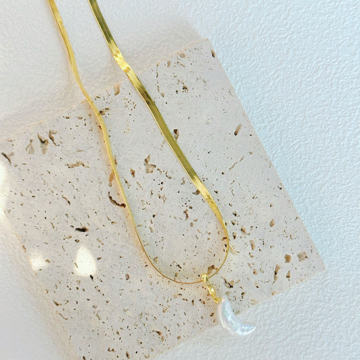 Moon-Shaped Baroque Freshwater Pearl Snake Bone Necklace｜Cyber Sea Pearl