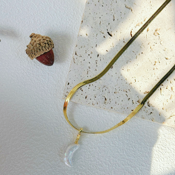 Moon-Shaped Baroque Freshwater Pearl Snake Bone Necklace｜Cyber Sea Pearl