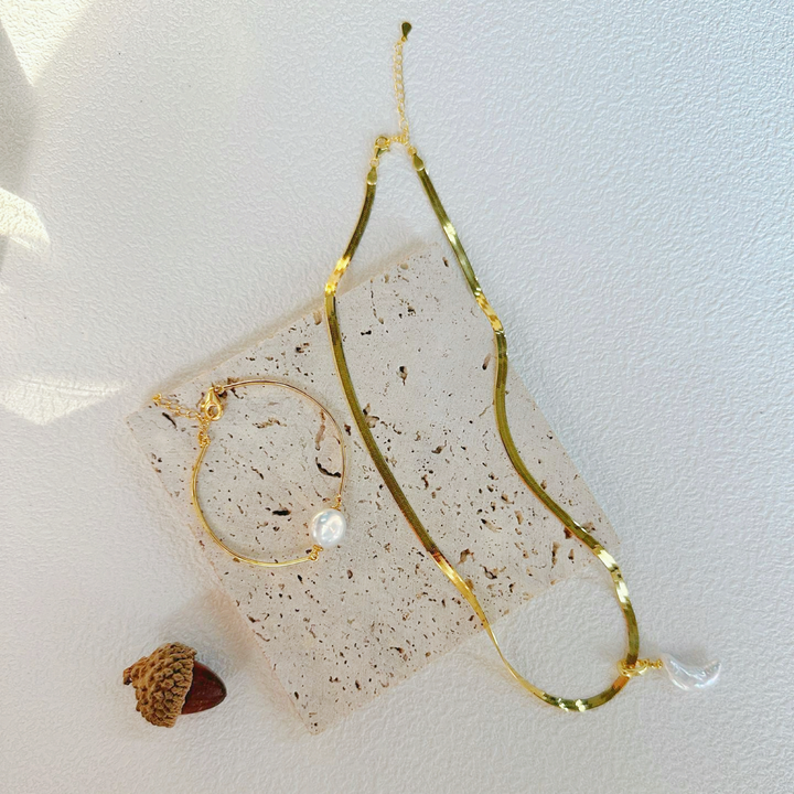 Moon-Shaped Baroque Freshwater Pearl Snake Bone Necklace｜Cyber Sea Pearl
