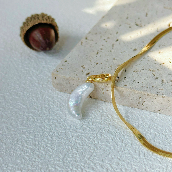Moon-Shaped Baroque Freshwater Pearl Snake Bone Necklace｜Cyber Sea Pearl