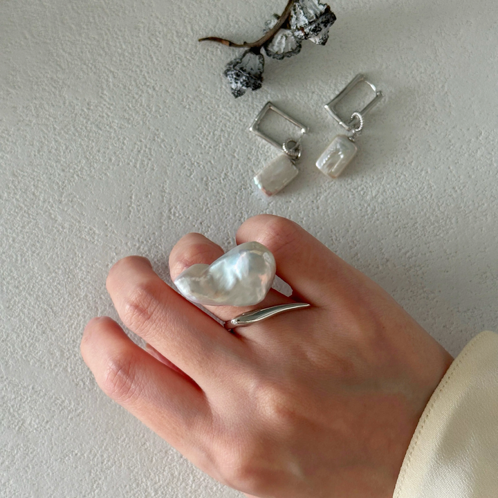 Cool White Freshwater Baroque Dagger-Style Setting Ring｜Cyber Sea Pearl